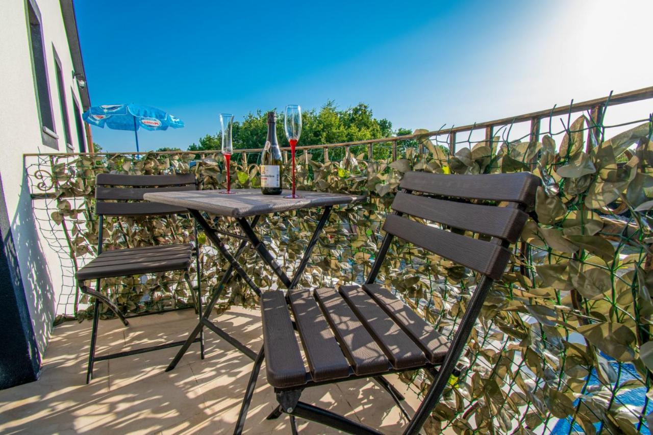 Apartments With Pool In Pula,Croatia Екстер'єр фото