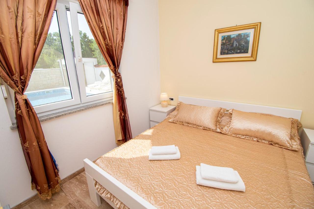 Apartments With Pool In Pula,Croatia Екстер'єр фото