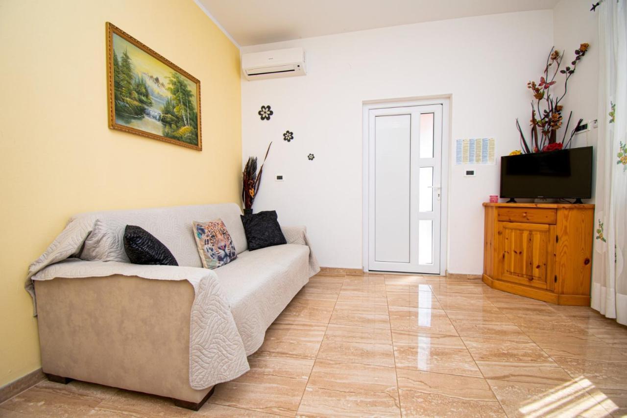 Apartments With Pool In Pula,Croatia Екстер'єр фото