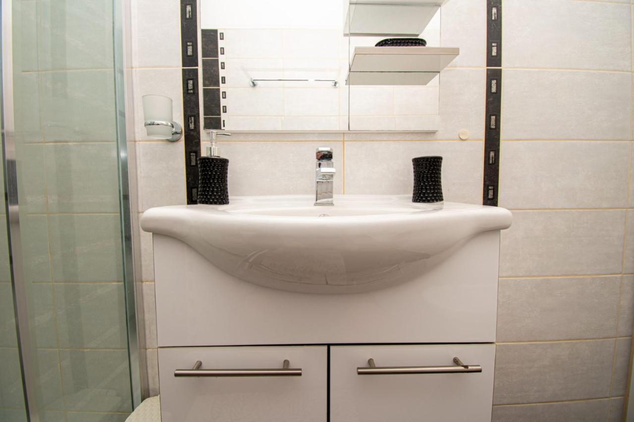 Apartments With Pool In Pula,Croatia Екстер'єр фото