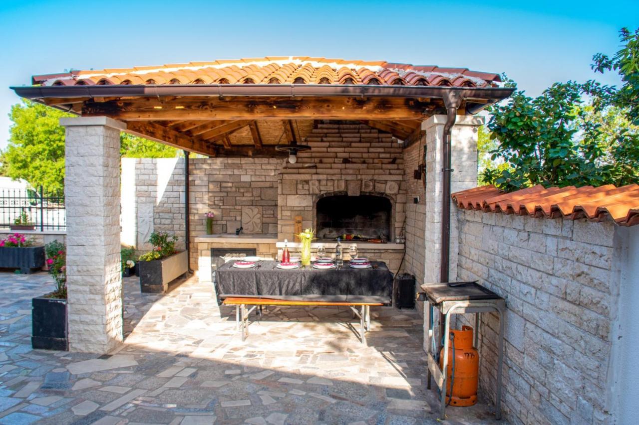 Apartments With Pool In Pula,Croatia Екстер'єр фото